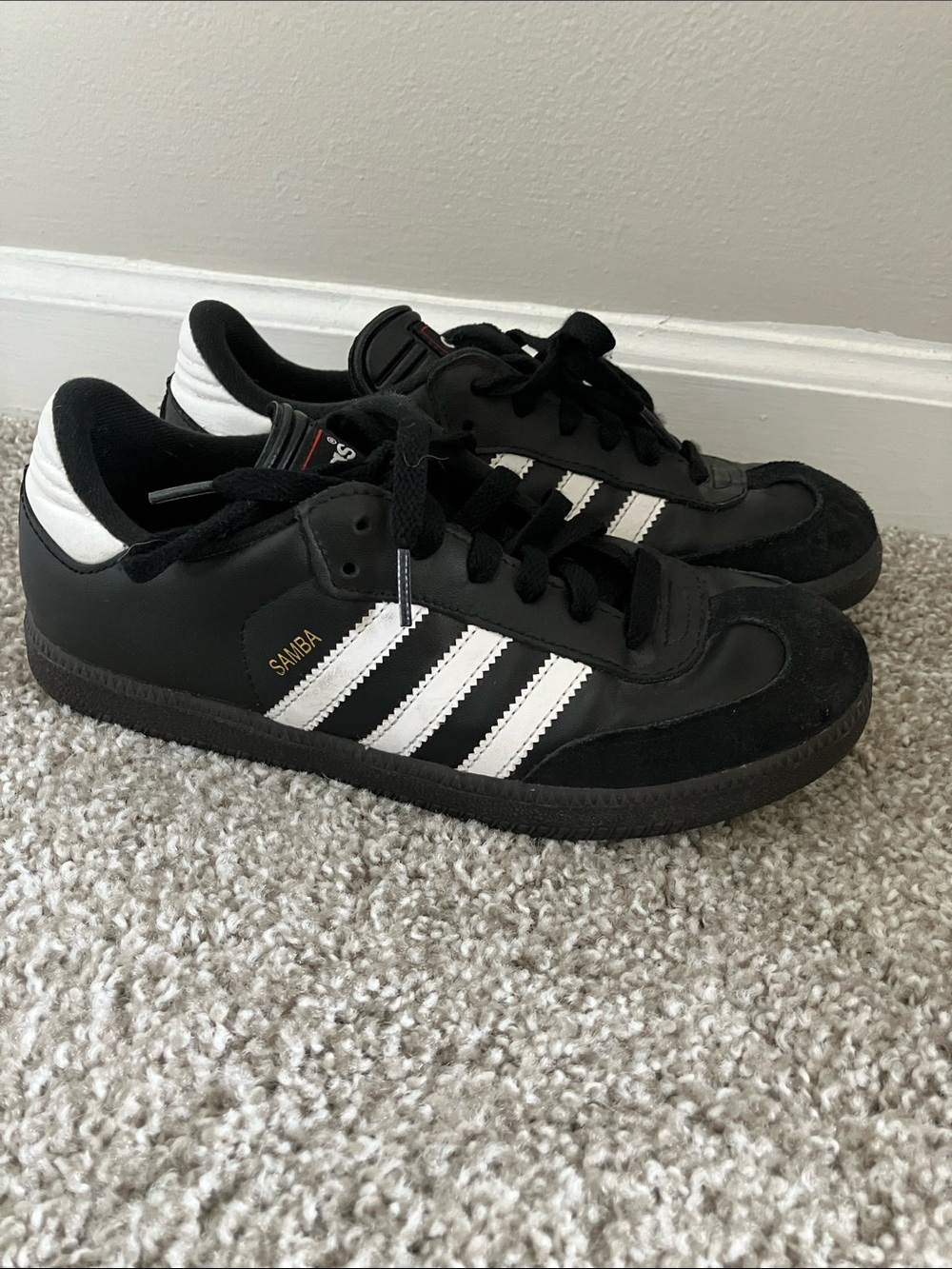 adidas youth Samba Sneakers in Black and White 5.5